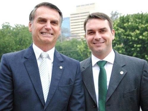 Áudios indicam envolvimento de Bolsonaro em esquema de rachadinhas