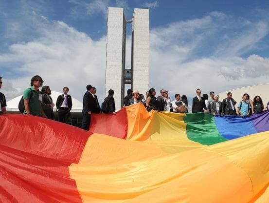 Políticos e lideranças LGBTI+ comentam declaração de Eduardo Leite