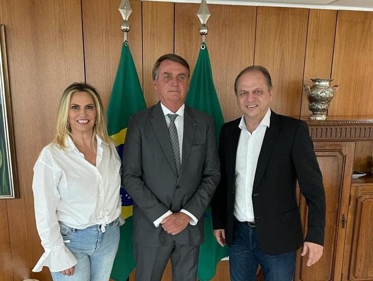 Bolsonaro nomeou esposa de Barros para cargo de R$ 27 mil após denúncia de servidor