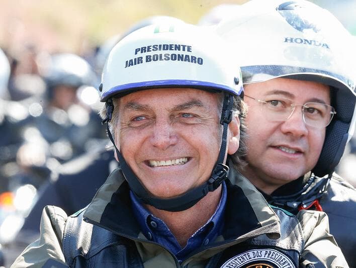 Após motociata, Bolsonaro defende tratamento precoce e ignora vacina