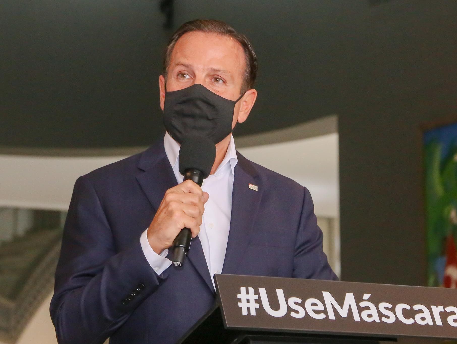 João Doria multa Bolsonaro por andar sem máscara em SP