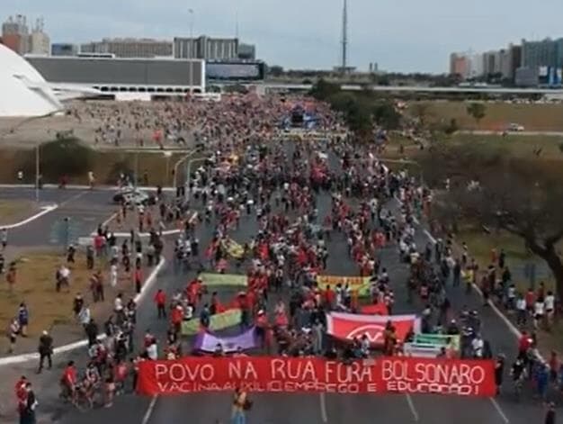 Em vídeo, registros exclusivos dos protestos contra Bolsonaro em Brasília