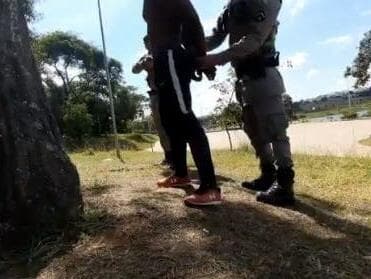 Vídeo: abordagem policial a youtuber negro em Goiás revolta redes sociais