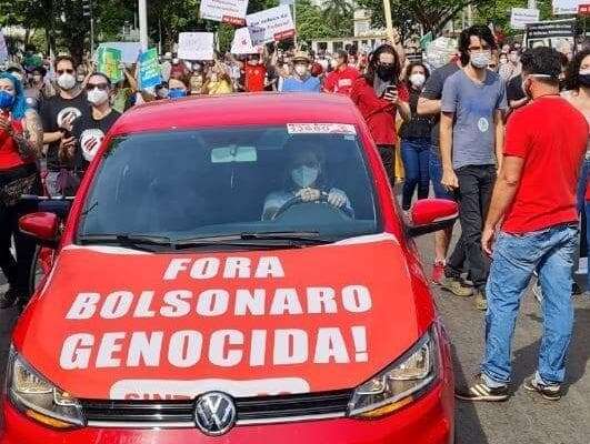 PM que prendeu professor por "Bolsonaro genocida" é afastado da PM e será investigado