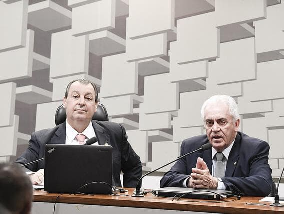 Senadores aprovam requerimentos em sessão tumultuada