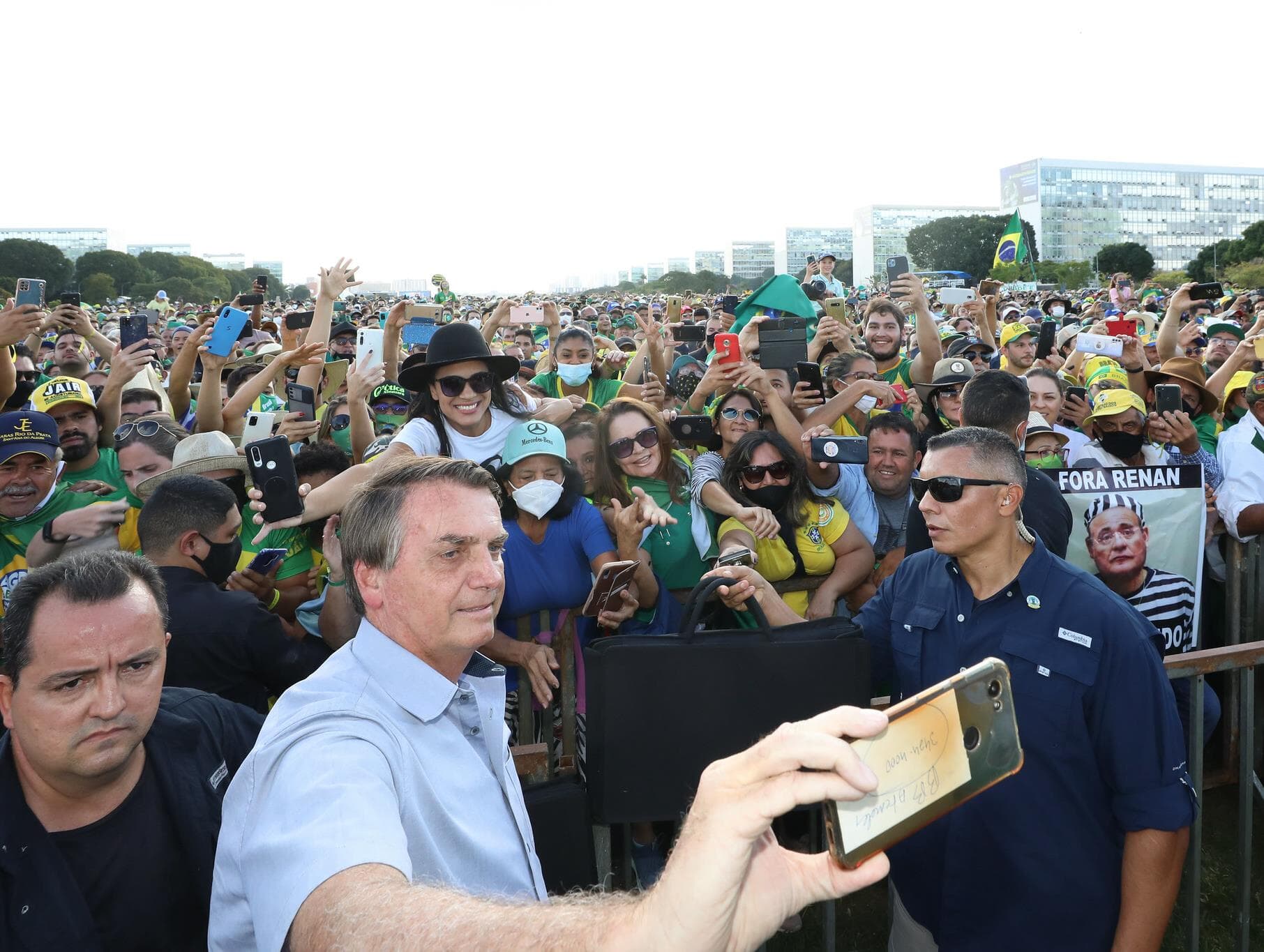 Planalto diz não ter registros de passeios de Bolsonaro, mas há imagens oficiais