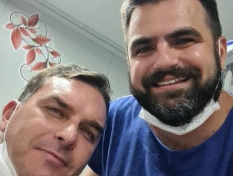 Flávio Bolsonaro nega ter voado pela FAB e ser o homem de vídeo de acidente