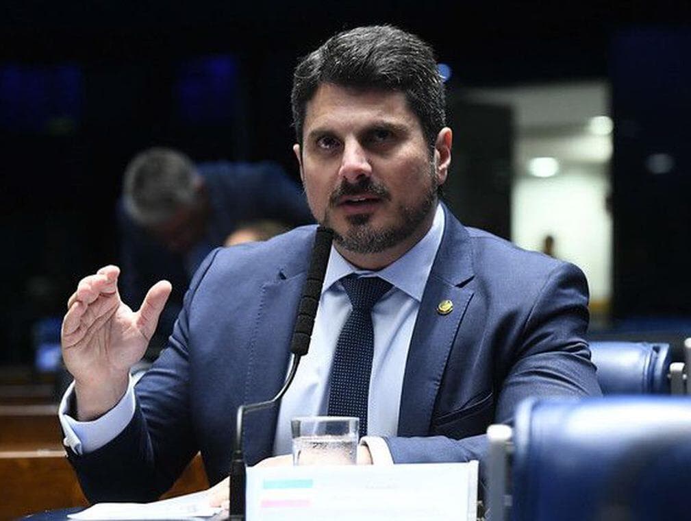 Senador da bancada da bala acolhe decisão de Rosa Weber sobre armas