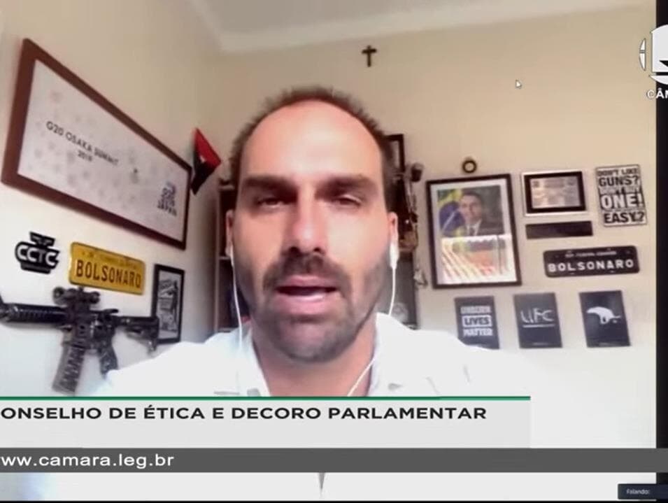 Câmara arquiva denúncia contra Eduardo Bolsonaro por ameaça de novo AI-5