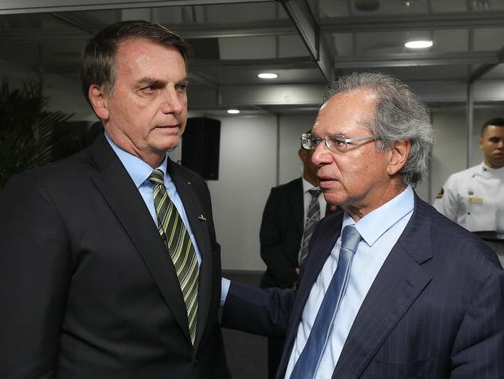 Em jantar com empresários, Bolsonaro se compromete a acelerar vacinação