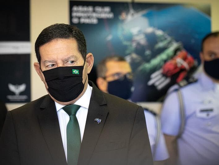 Sem diálogo com Bolsonaro, PCdoB se reúne com Mourão