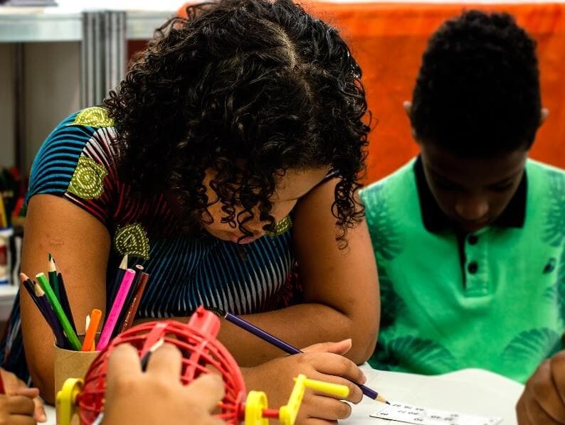 Menor orçamento em nove anos deixa redes estaduais e municipais de educação à deriva