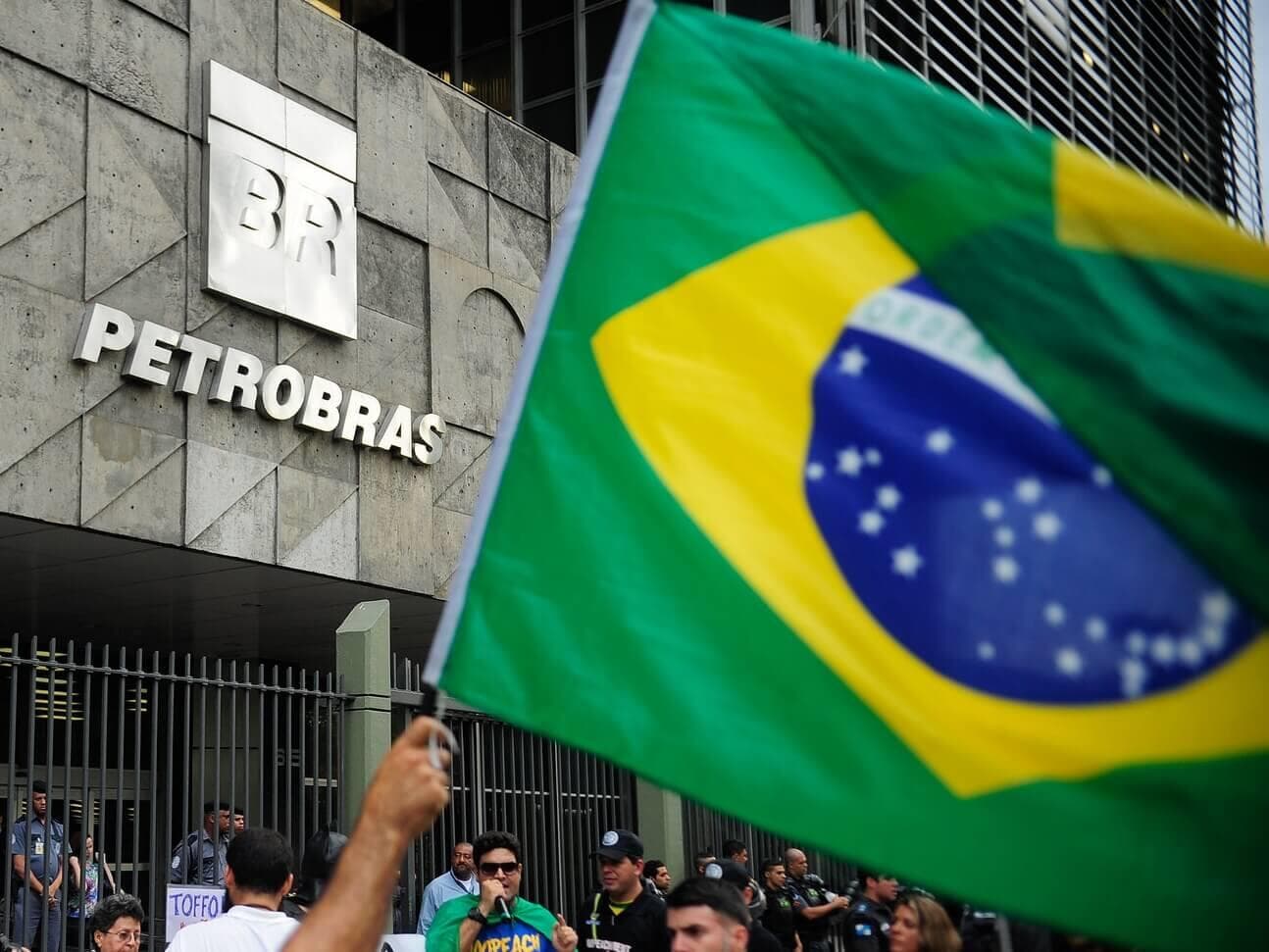 Após intervenção na Petrobras, ministro diz que governo é "100% liberal"