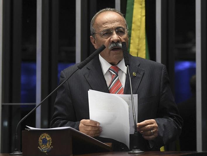 Senador encontrado com dinheiro na cueca pode voltar ao posto essa semana