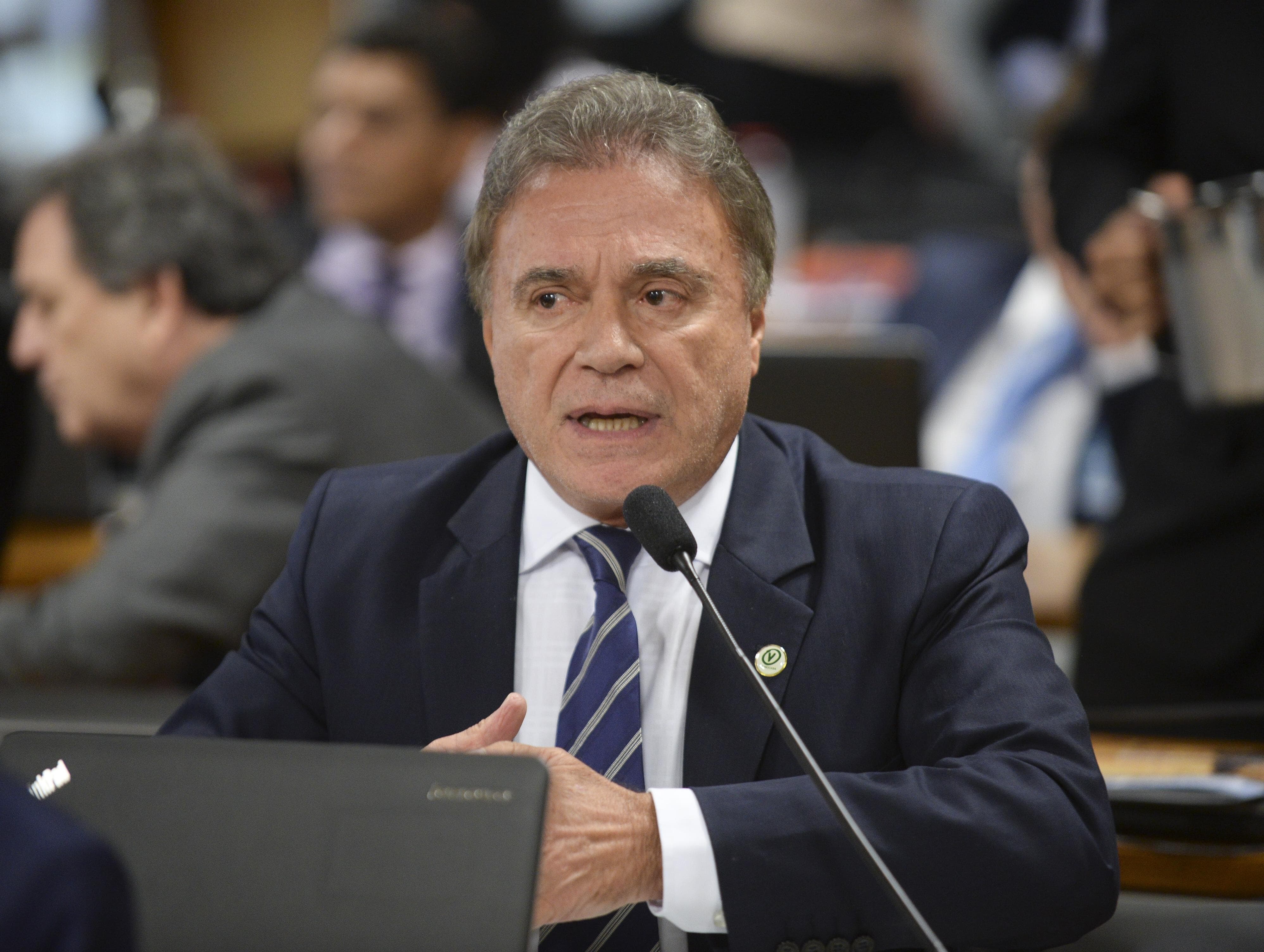 Alvaro Dias: se o MDB se unir tem chance de ganhar a presidência do Senado