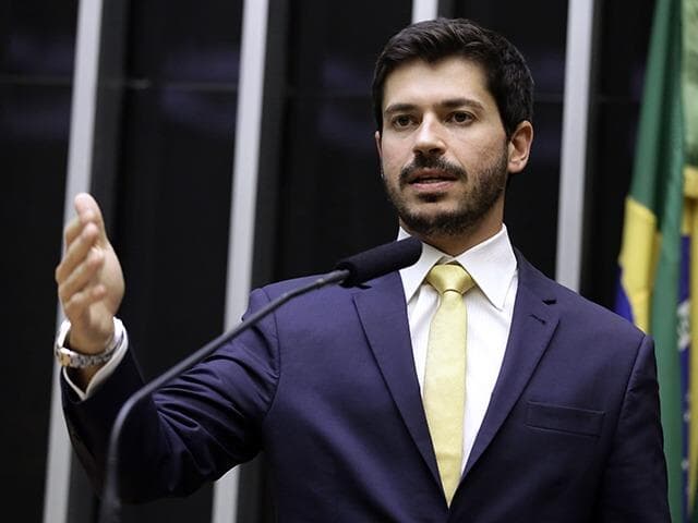 Deputado do PSL sobe o tom contra Lira: "Chuva de cargos e loteamento do governo"