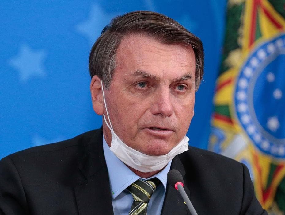 Bolsonaro debocha de tortura sofrida por Dilma e subverte lógica sobre vacinação