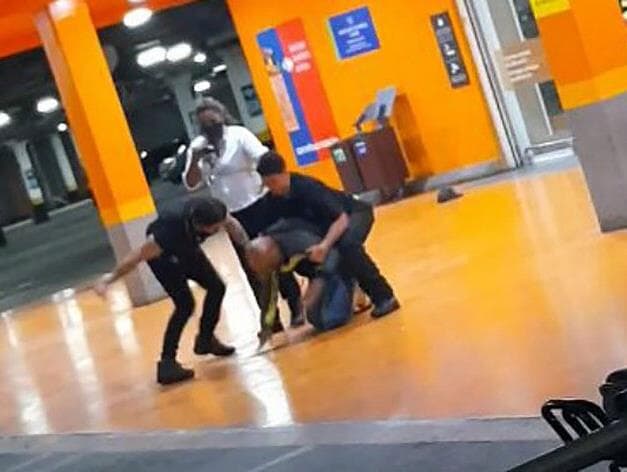 A íntegra do vídeo da agressão contra João Alberto Silveira Freitas no Carrefour