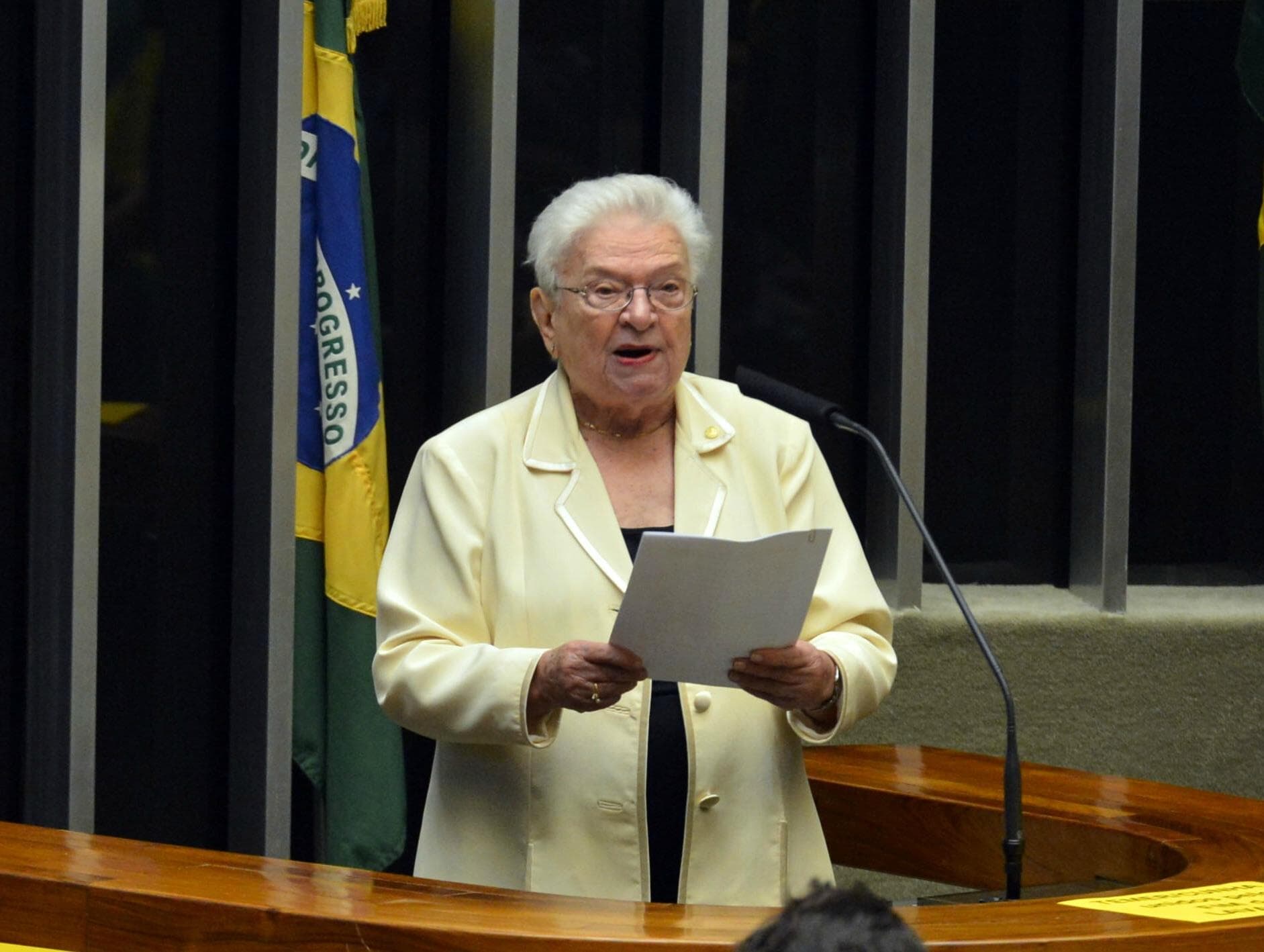 Desempenho de Boulos é resposta ao autoritarismo bolsonarista, diz Erundina ao Congresso em Foco