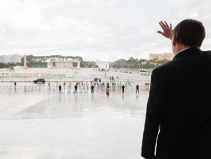 Apenas três candidatos com apoio explícito de Bolsonaro podem ir ao segundo turno