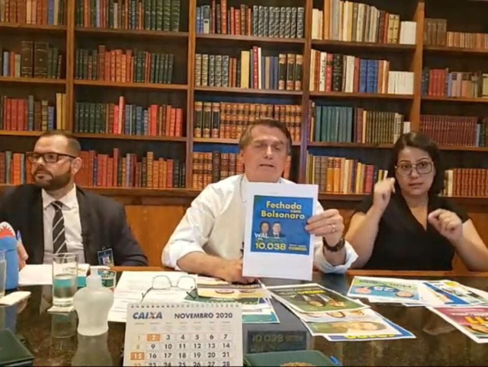 Bolsonaro pede voto para 'Wal do Açaí', apontada como funcionária fantasma