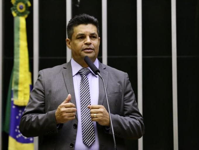 Mesa da Câmara deve confirmar cassação de deputado condenado pelo TSE