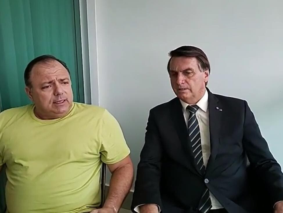 Com covid-19, Pazuello recebe Bolsonaro para selar a "paz". Ambos sem máscaras