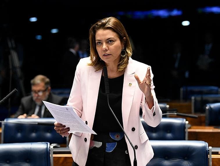 Leila critica punição a Carol Solberg e diz que jogadores fizeram campanha para Bolsonaro