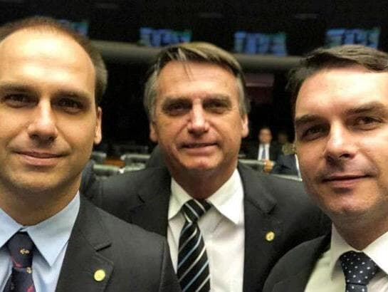 PGR arquiva pedido de investigação contra Bolsonaro, Eduardo e Flávio