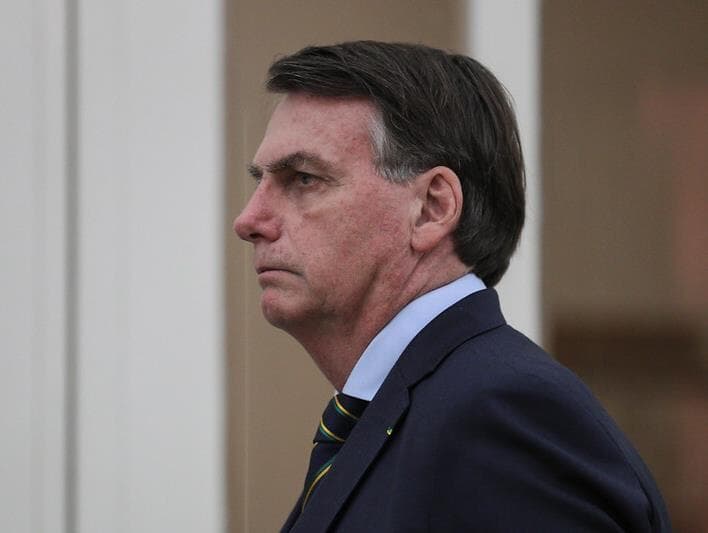 Bolsonaro faz cirurgia para retirada de cálculo da bexiga