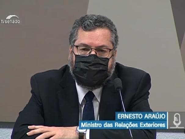 Em audiência pública, Ernesto Araújo chama governo Maduro de "facínora"