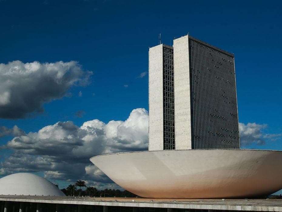 Câmara volta atrás e mantém auxílio-mudança de R$ 33 mil a deputados reeleitos