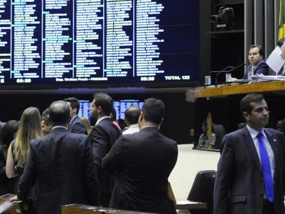 Deputados candidatos gastaram mais de R$ 3 milhões da Câmara em publicidade