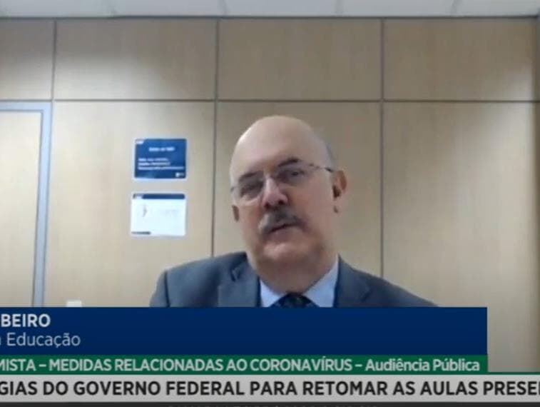 "Se dependesse de mim, retornava amanhã", diz ministro da Educação sobre aulas