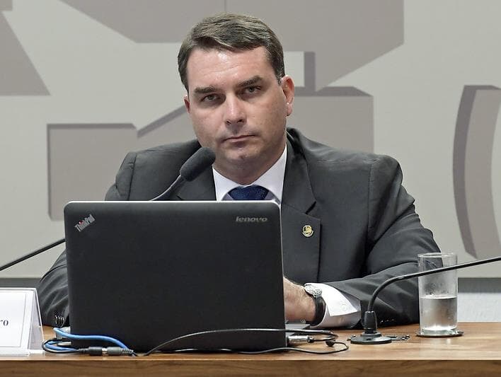 Flávio Bolsonaro relata primeiro projeto em 2020 e defende uso da cloroquina