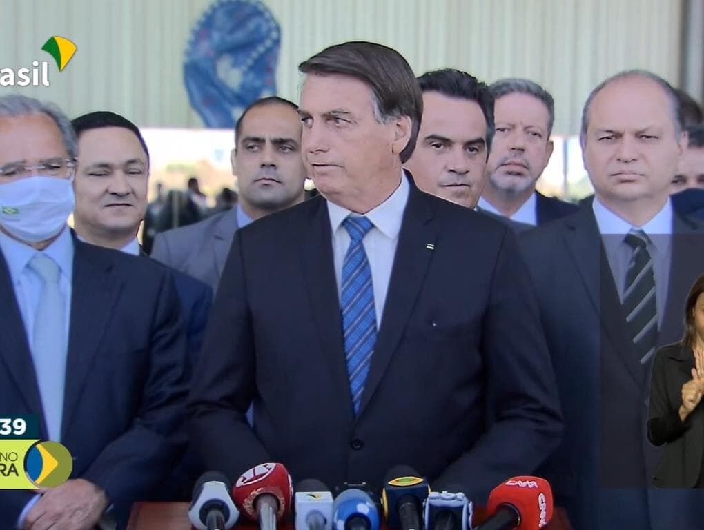 Bolsonaro anuncia prorrogação do auxílio com valor de R$ 300