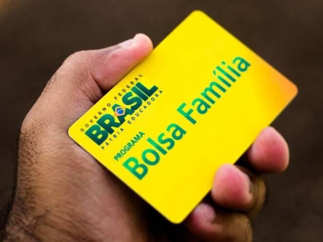 Sem Renda Brasil no orçamento 2021, governo aumenta reserva para Bolsa Família