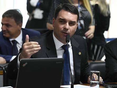 Defesa de Flávio Bolsonaro recorre de decisão que manteve inquérito eleitoral