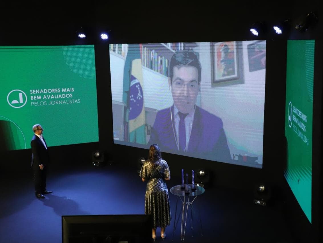 Vencedores do Prêmio Congresso em Foco comemoram pelas redes sociais