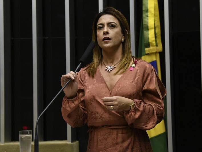 "Sorte de Guedes é que senadores são bem mais polidos que ele", diz senadora