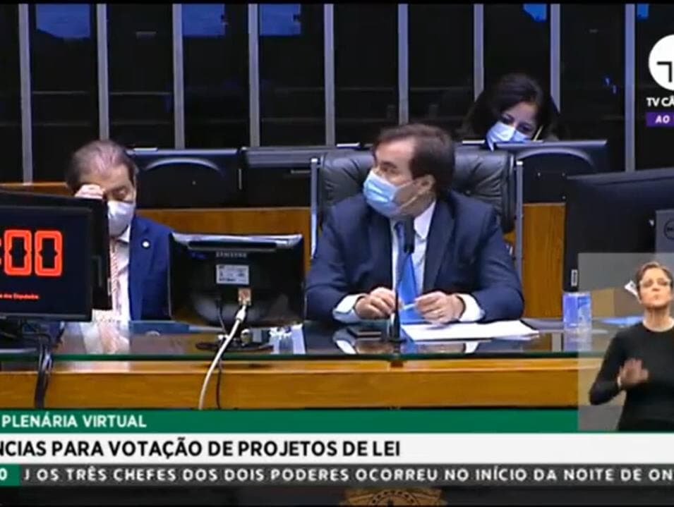 Câmara vota requerimentos de urgência e suspende sessão sem analisar projetos