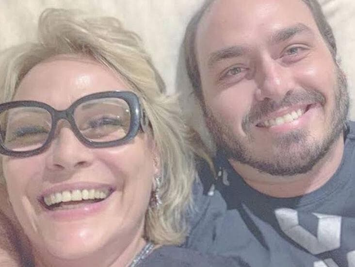 Primeira esposa de Bolsonaro comprou imóvel em dinheiro vivo quando eram casados