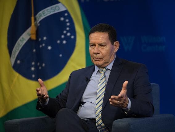 Mourão vira alvo de bolsonaristas após defender 5G de empresa chinesa