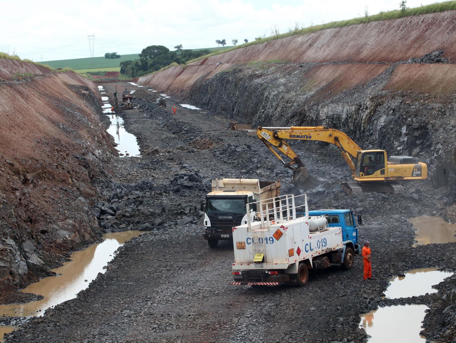 Congresso discute tirar investimento em obras do teto de gastos