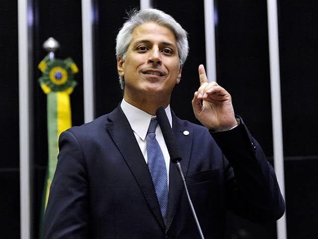 Molon quer que ministro da CGU seja investigado por improbidade