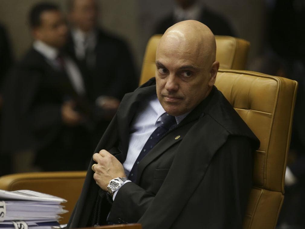 Alexandre de Moraes estende bloqueio de perfis de bolsonaristas ao exterior