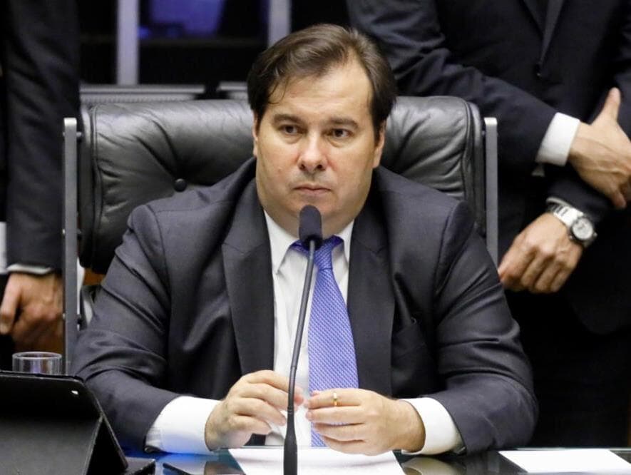 Maia diz que reforma tributária do governo converge com PECs do Congresso