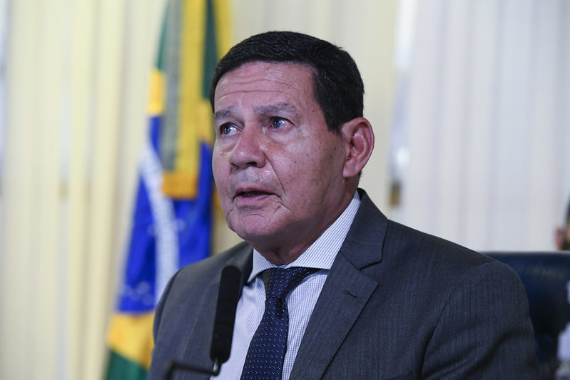 "É uma pergunta complicada", diz Mourão sobre preparo para assumir presidência