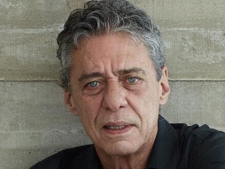 Chico Buarque e outras personalidades apresentam pedido de impeachment de Bolsonaro