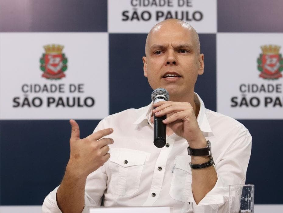 Prefeito de São Paulo anuncia reabertura de bares e restaurantes